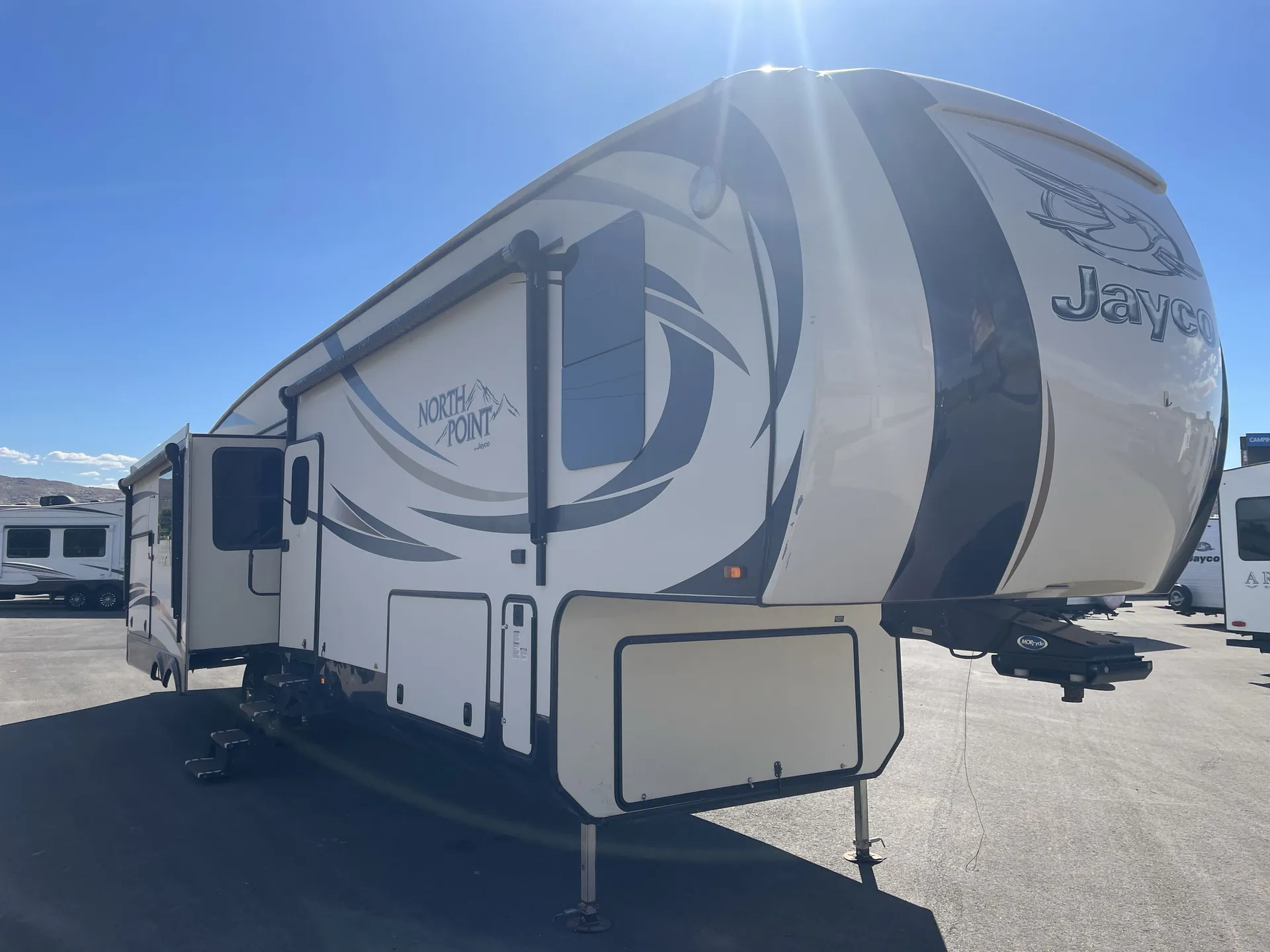 2016 Jayco North Point 351RSTS - Photo 2