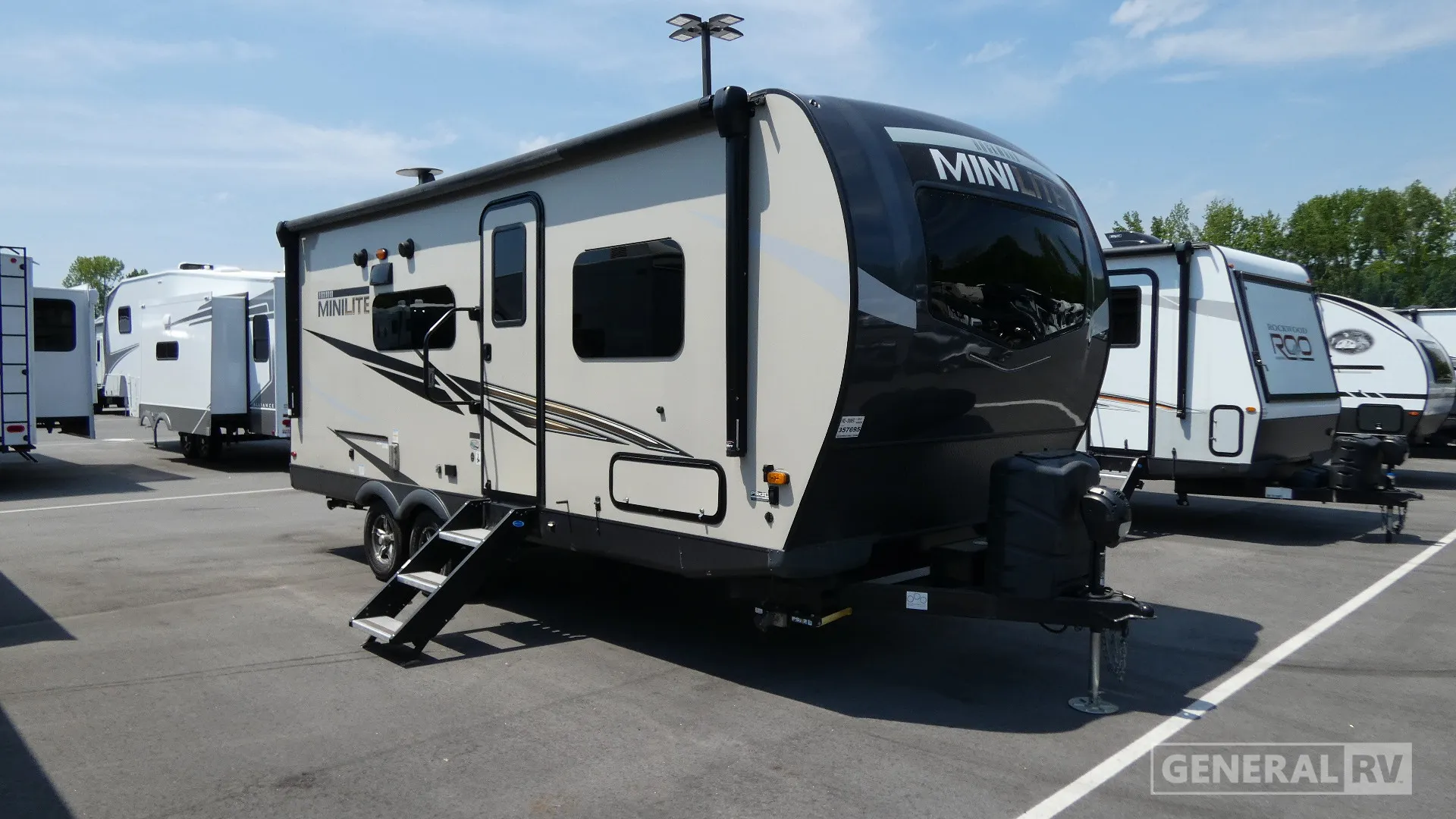 2022 Forest River Rockwood Mini Lite 2204S - Photo 2