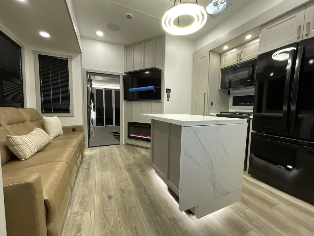 2024 Brinkley Model G 4000, Photos photo 2