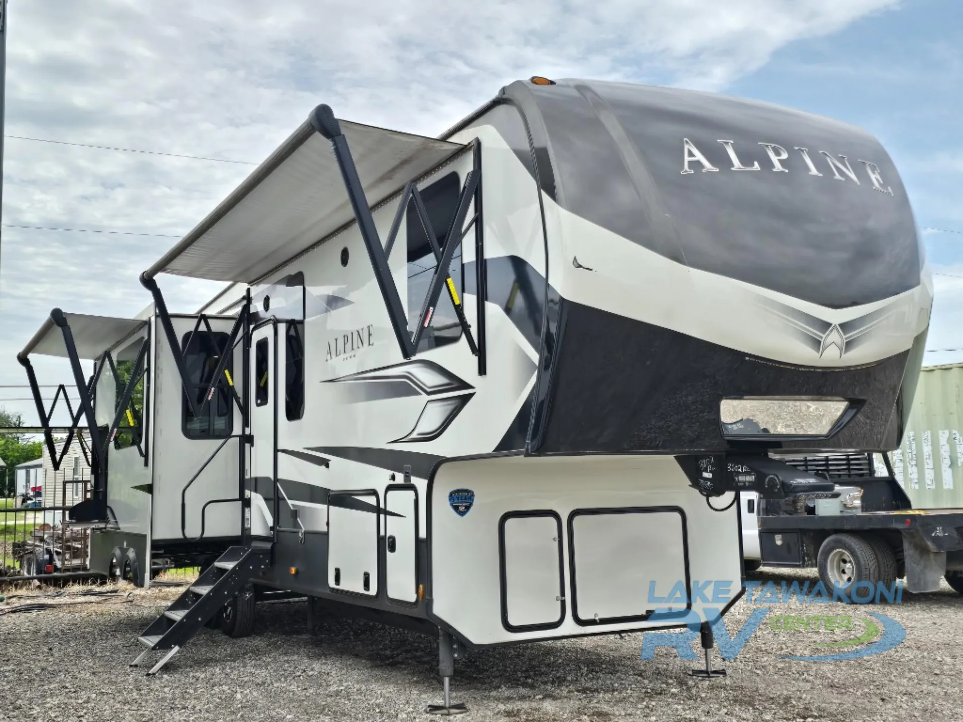 2022 Keystone Alpine 3102RL - Photo 3