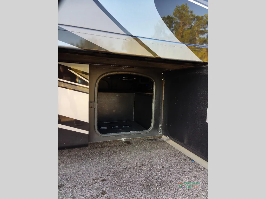 2021 Thor Motor Coach Challenger 35MQ, Photos photo 25