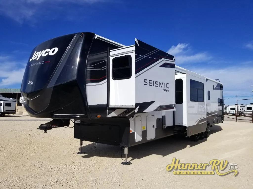 2026 Jayco Seismic 399 - Photo 4