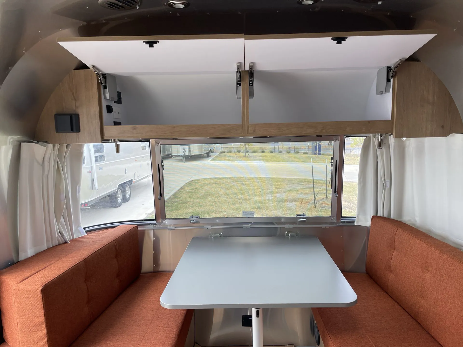 2025 Airstream Trade Wind 25FB - Photo 3