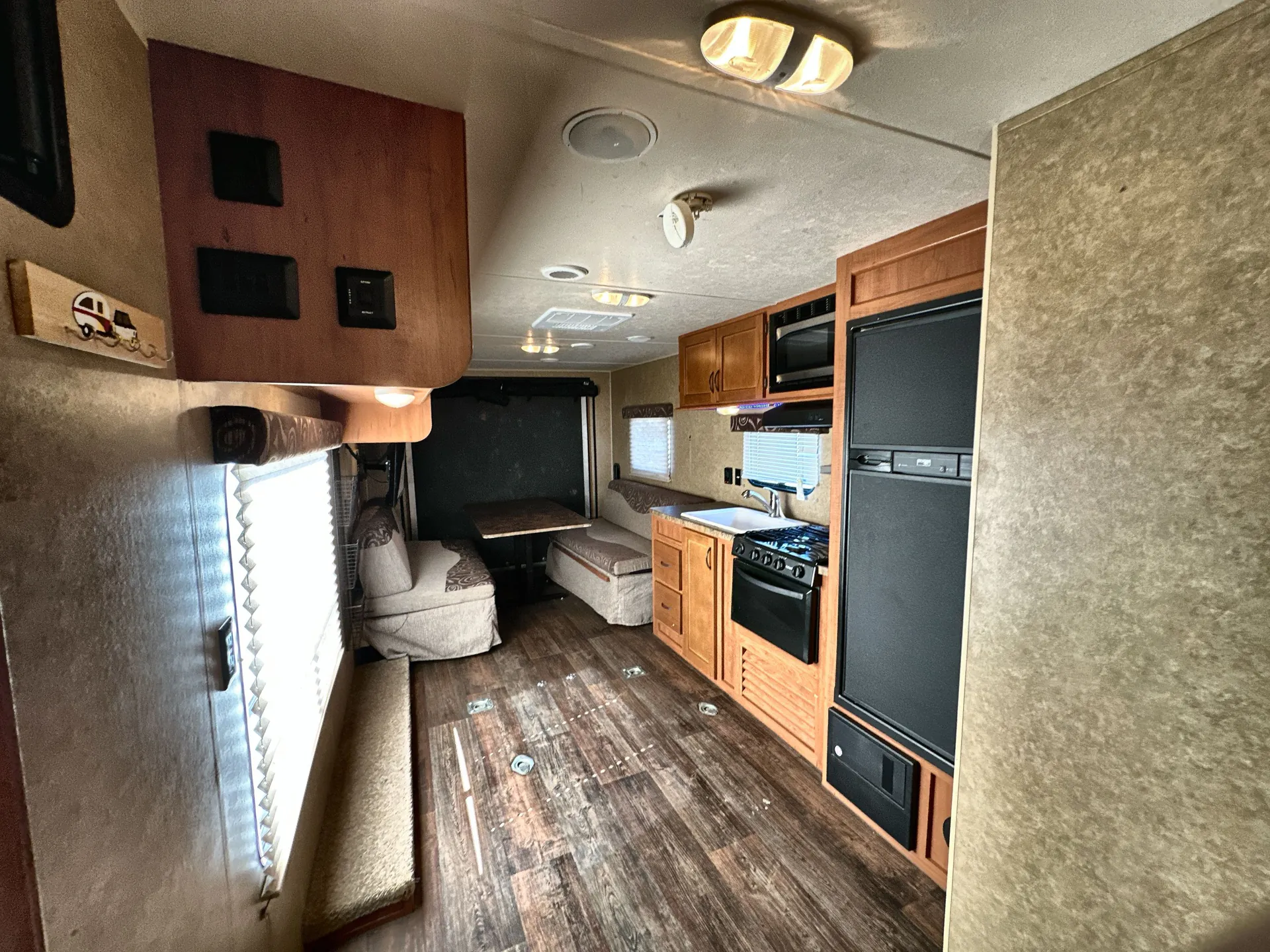 2015 Forest River Cherokee Grey Wolf 25RR — living area main