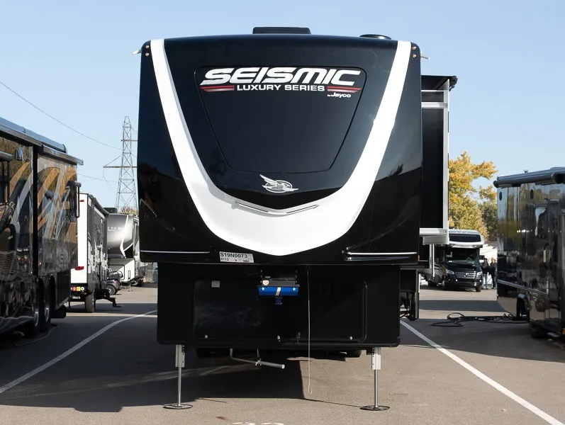 2025 Jayco Seismic Luxury Series 4113, Exterior photo 5