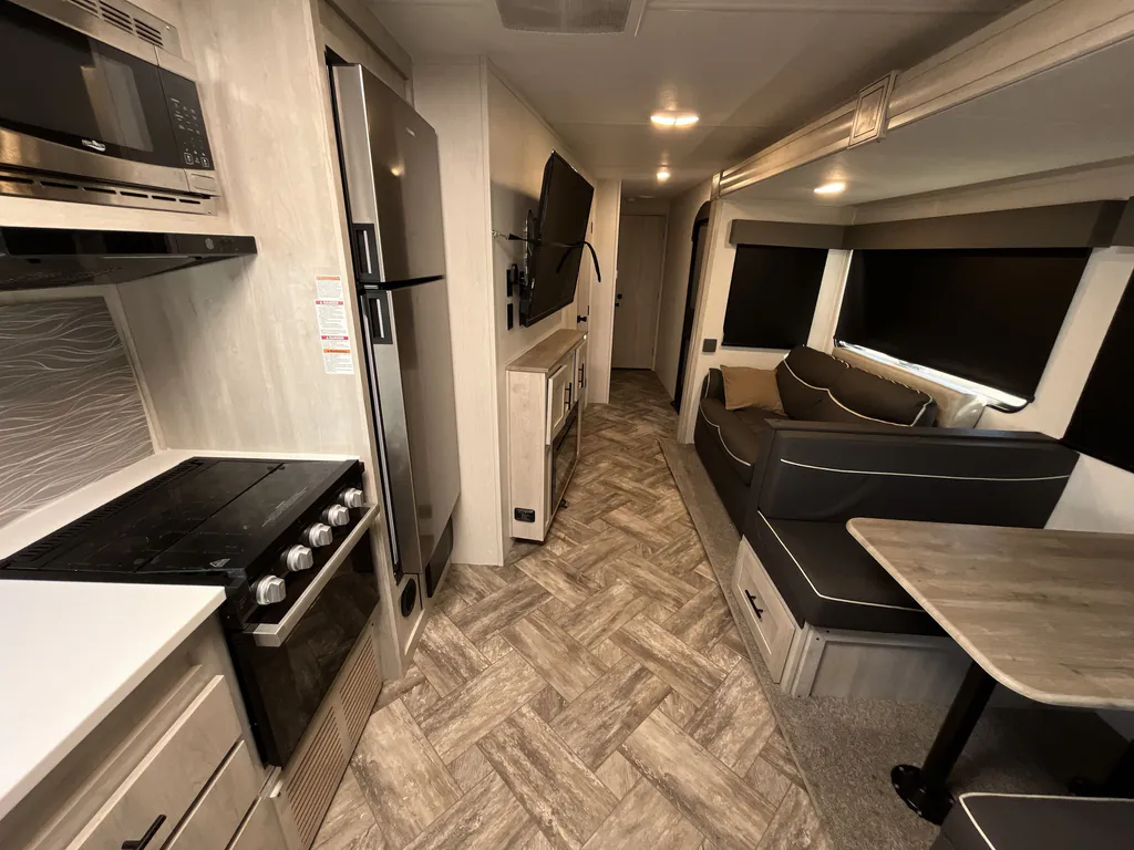 2023 Forest River Wildcat 303MBX, Photos photo 3