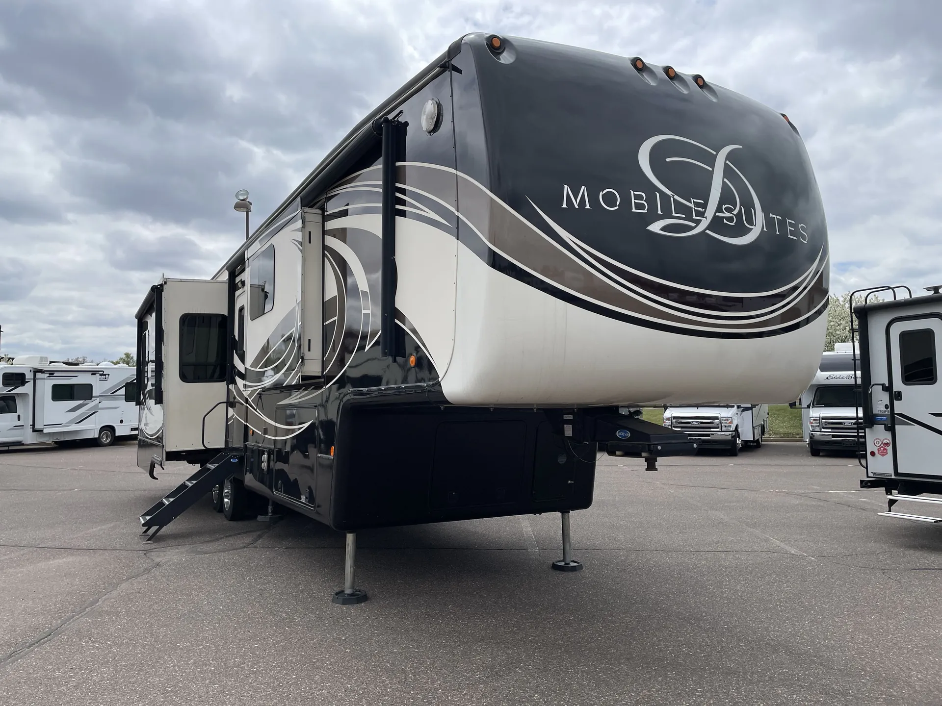 2016 DRV Mobile Suites 39DBRS3 - Photo 2