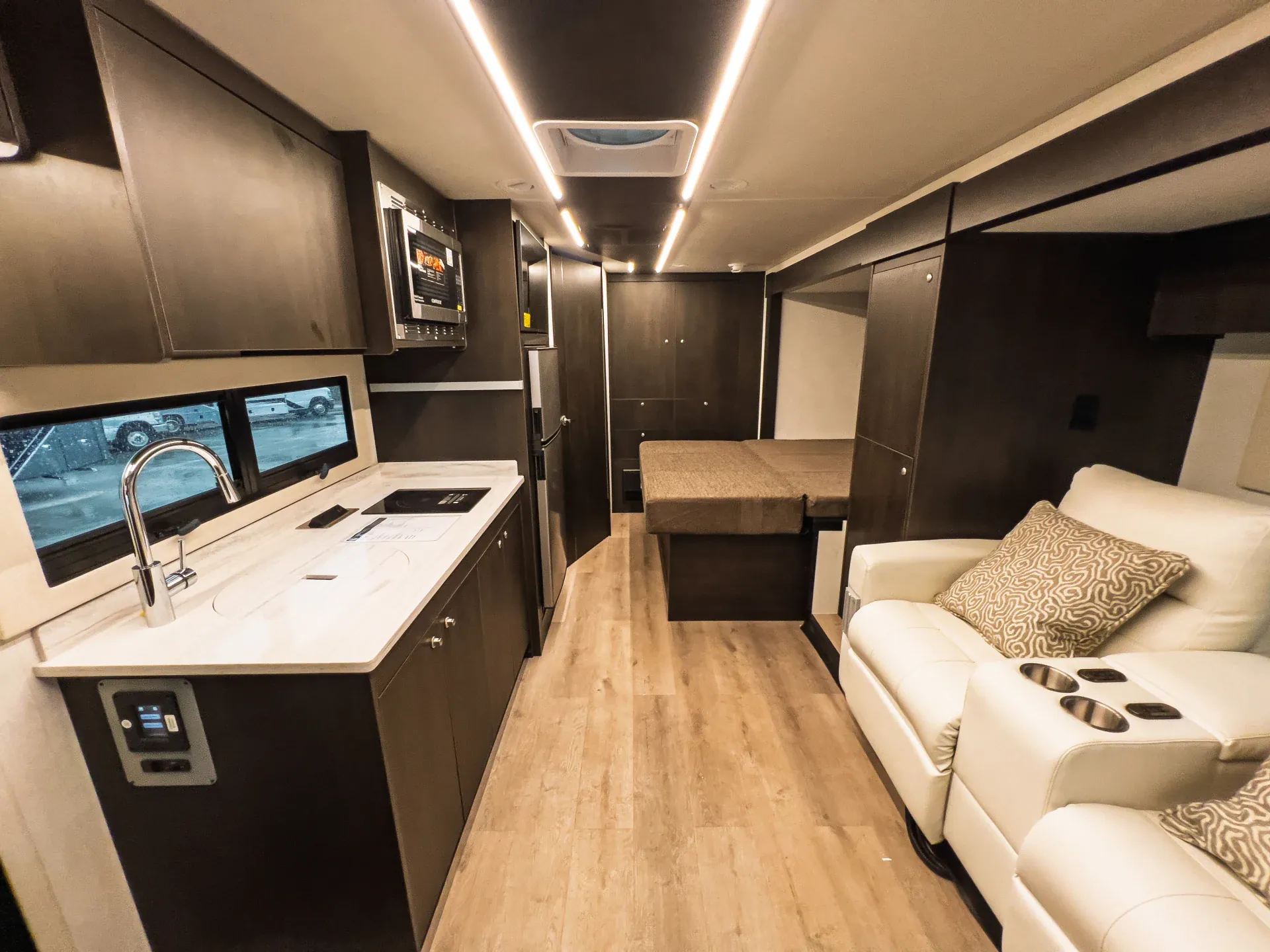 2027 Tiffin Wayfarer 25 PW dealer photo 6 from La Mesa RV Center