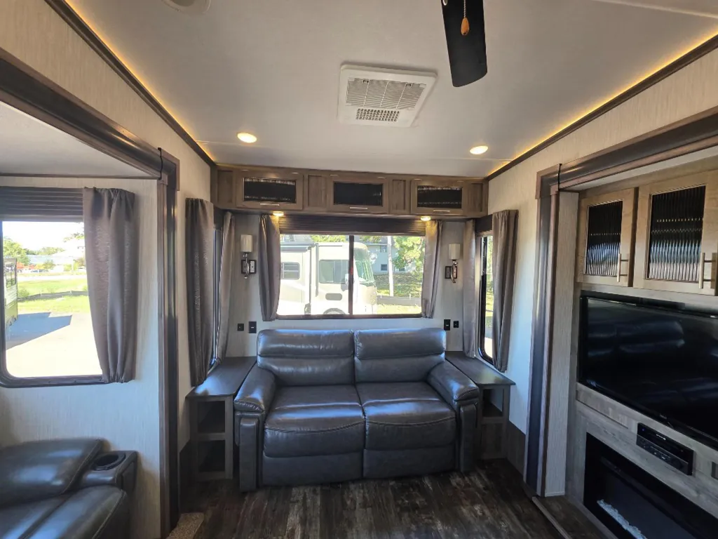 2020 Forest River Sabre 36BHQ, Photos photo 15