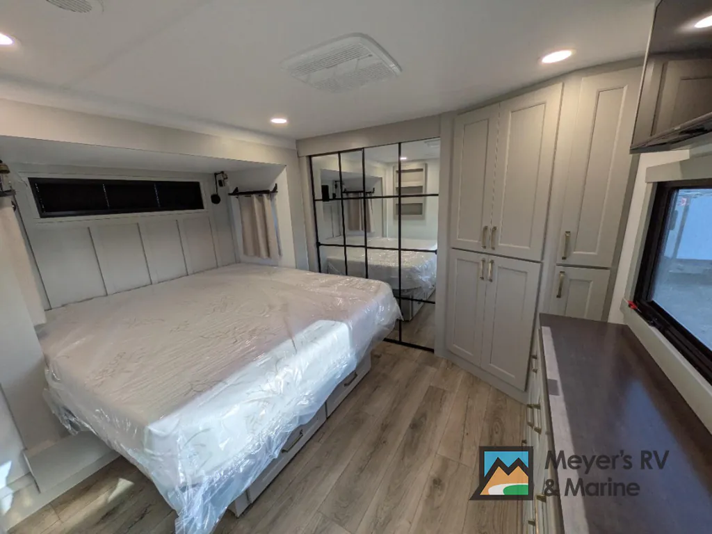 2026 Brinkley Model G 4100, Photos photo 38
