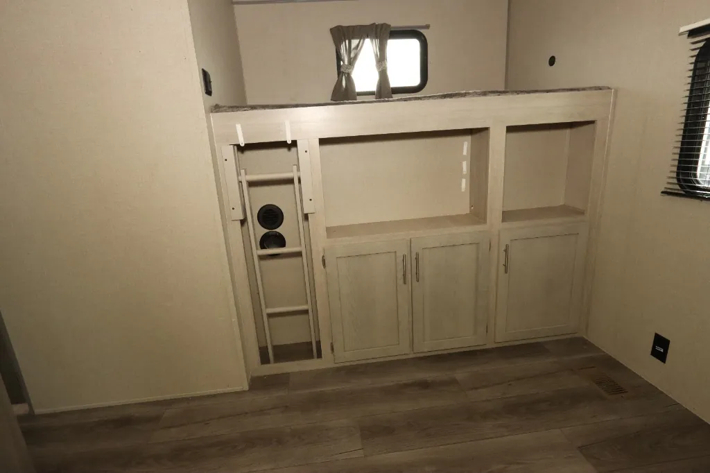 2023 Coachmen Catalina Legacy Edition 343BHTS (2 Queen Beds), Photos photo 10