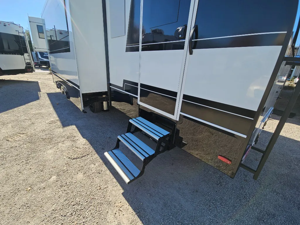 2026 Brinkley Model Z 3515, Exterior photo 12