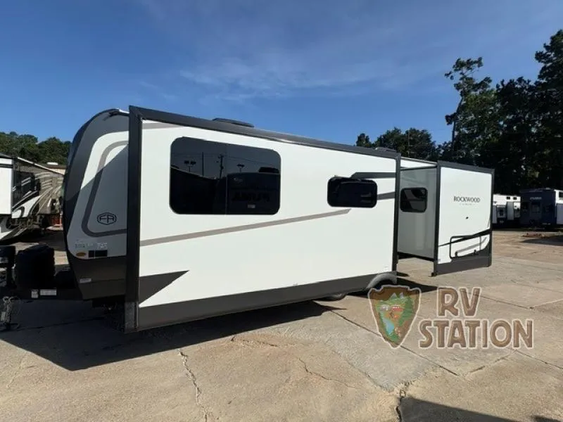 2027 Forest River Rockwood Ultra Lite 2608BS - Photo 3