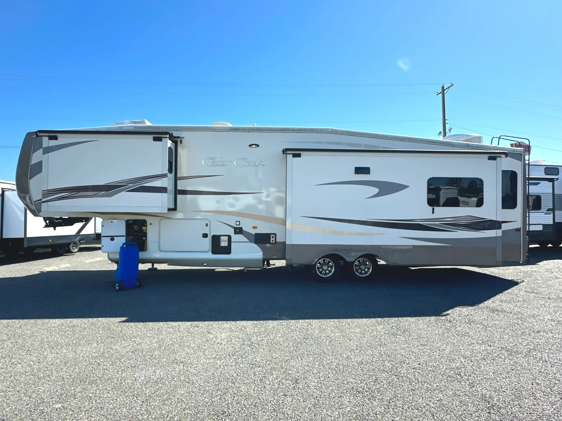 2016 Forest River Cedar Creek 36CKTS — off campside