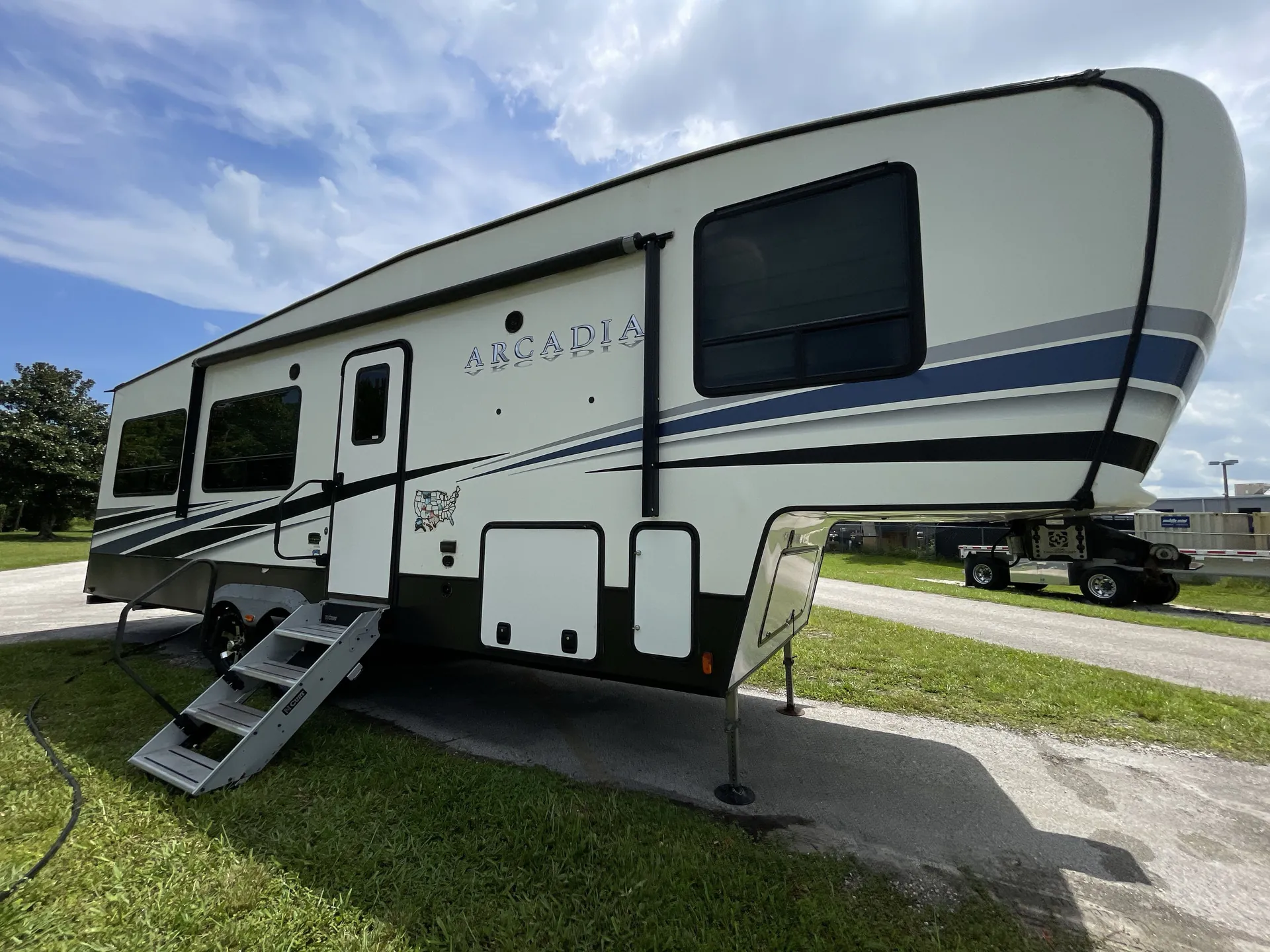 2022 Keystone Arcadia 3250RL - Photo 2