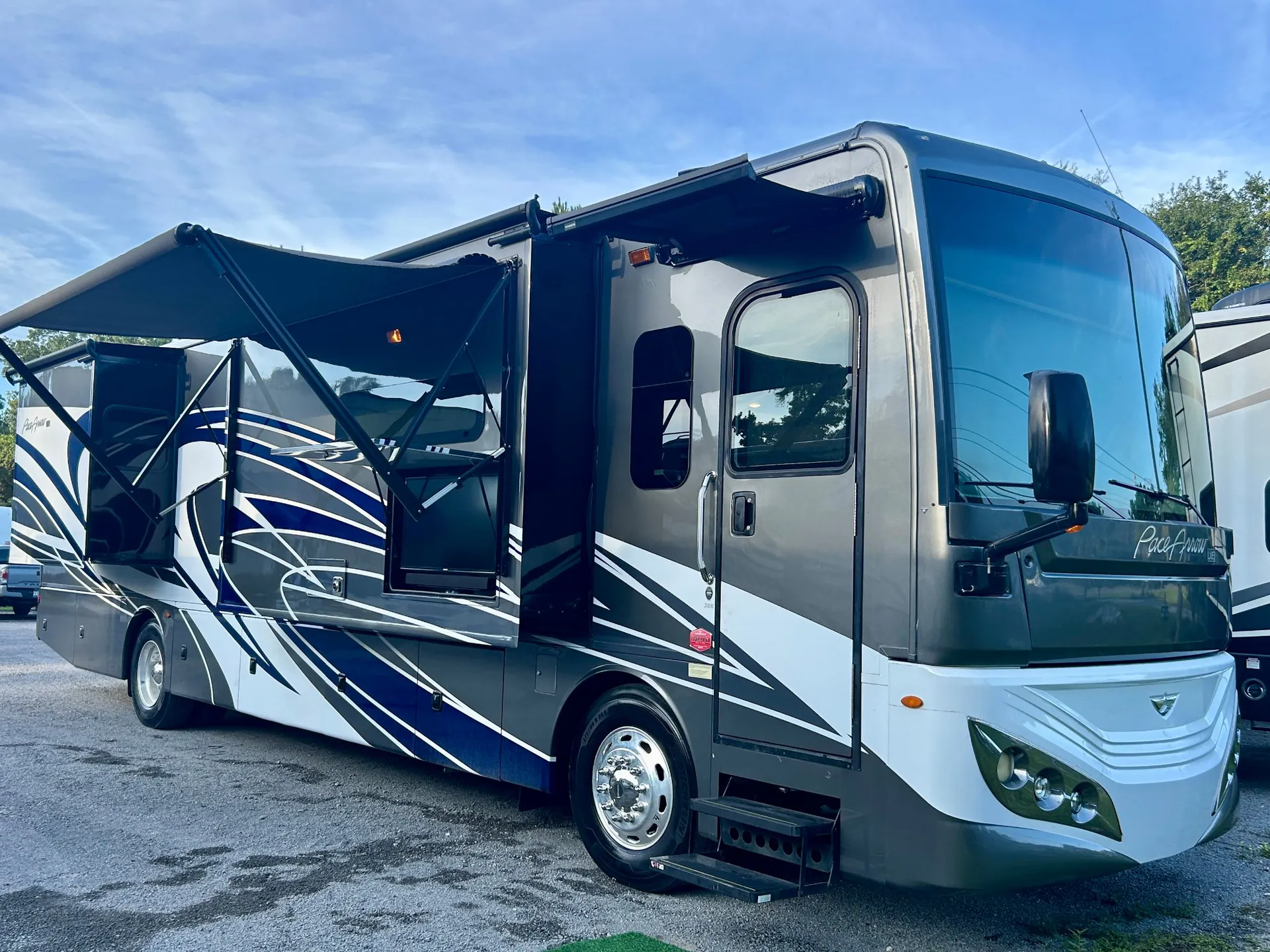 2020 Fleetwood Pace Arrow LXE 38K