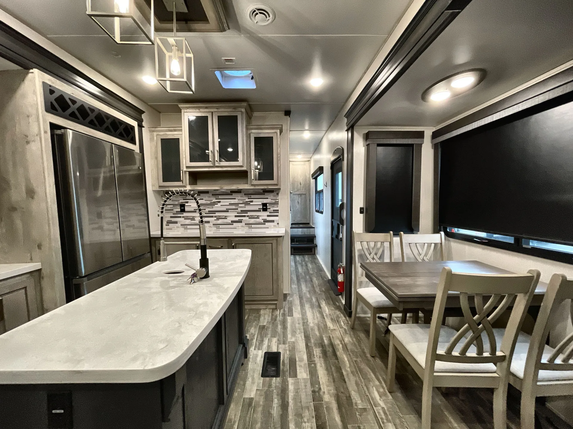 2022 Keystone Avalanche 372MB — living area main