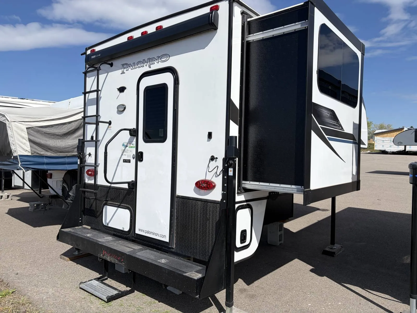 2023 PALOMINO HARDSIDE 2902 - Photo 2