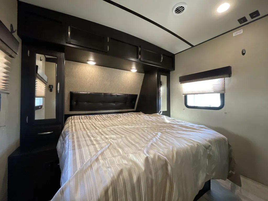 2017 Grand Design Imagine 2800BH, Photos photo 41