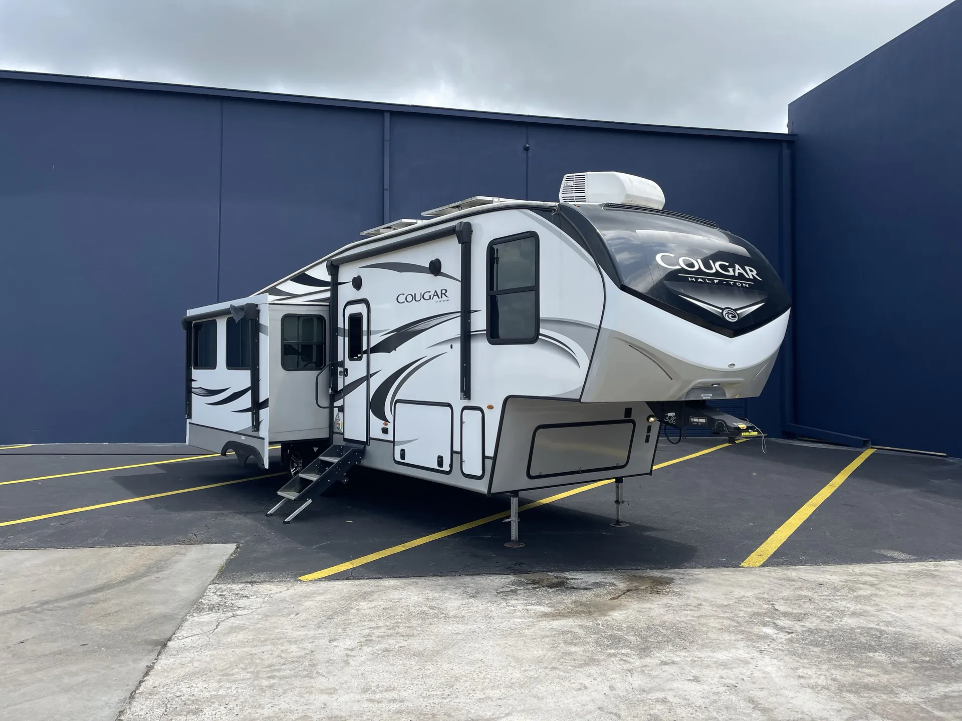 2022 Keystone Cougar Half-Ton 29RLI - Photo 2