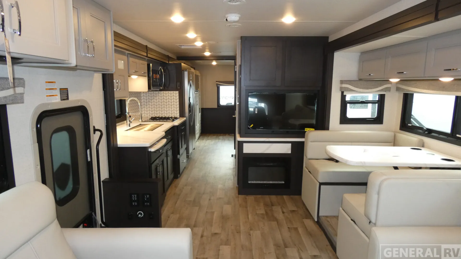 2026 Thor Motor Coach Pasadena 38FX - Photo 3