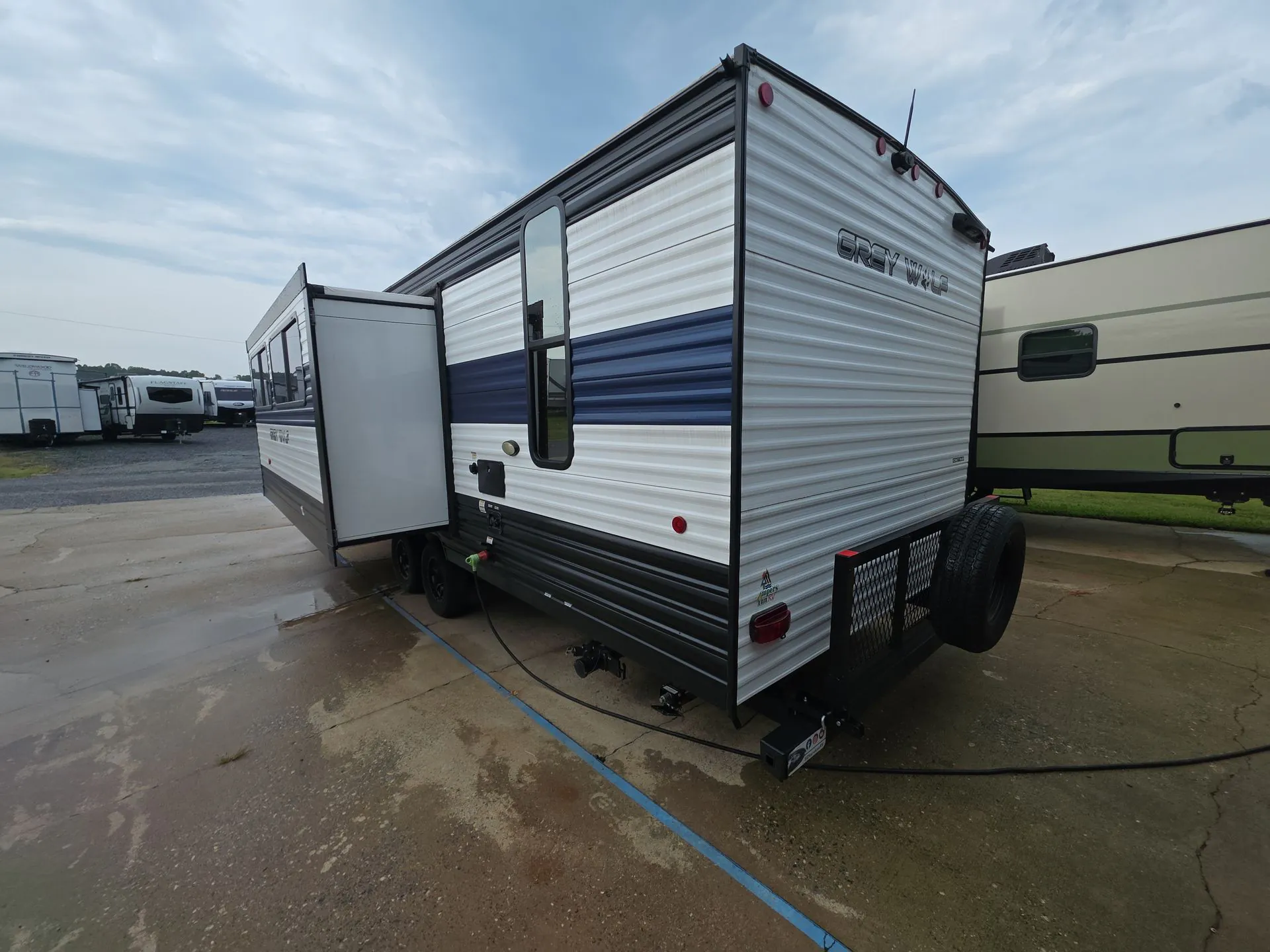2024 Forest River Cherokee Grey Wolf 27DBH — Photo 6