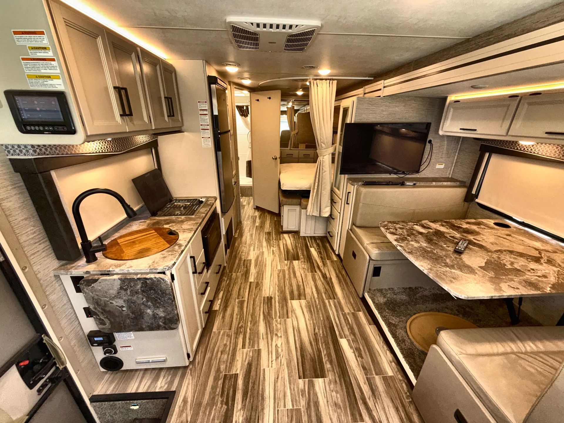 2022 Thor Motor Coach Axis 25.6 - Photo 3