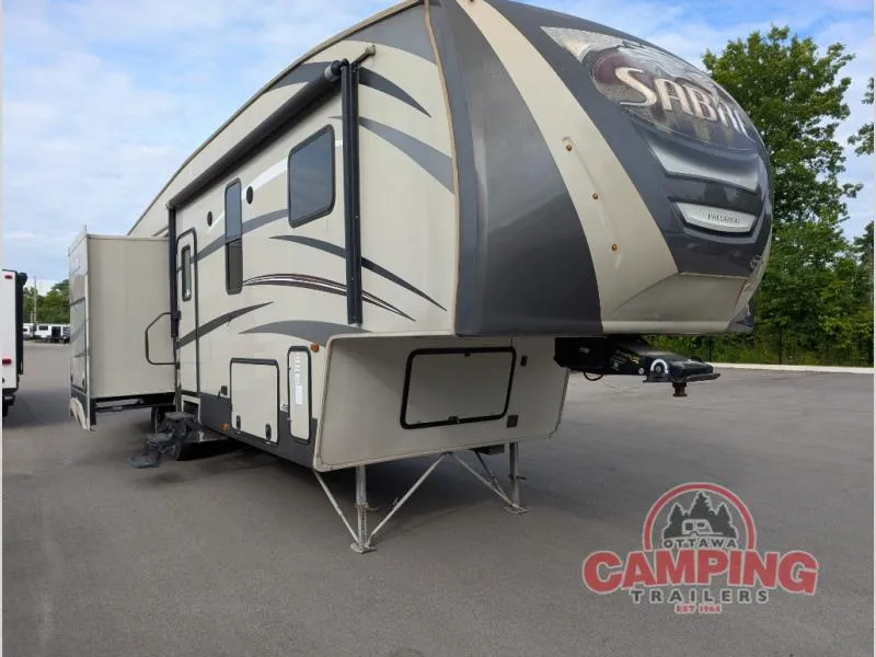 2015 Palomino Sabre 34RDKS - Main photo