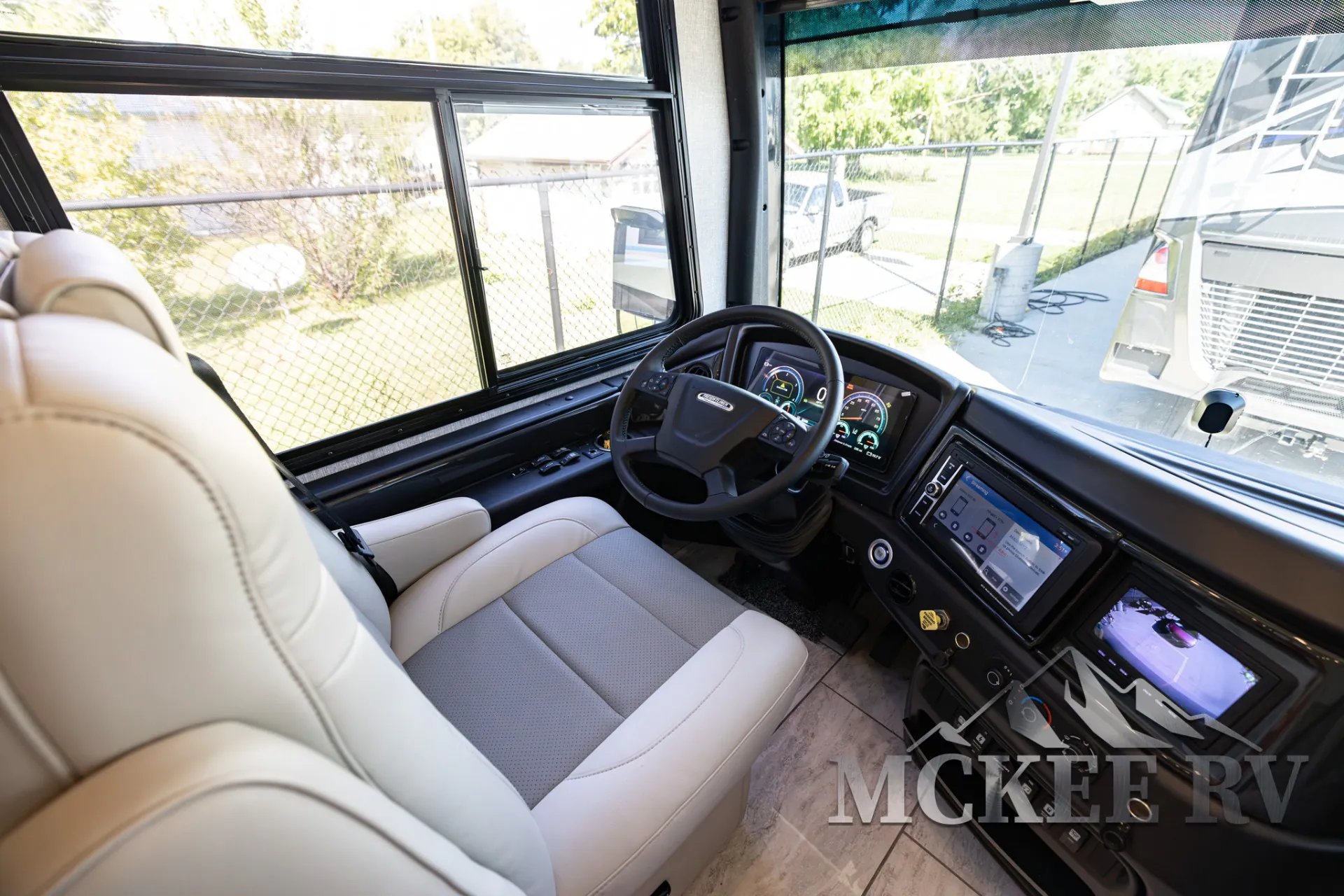 2027 Fleetwood Palisade 45DS - Photo 4