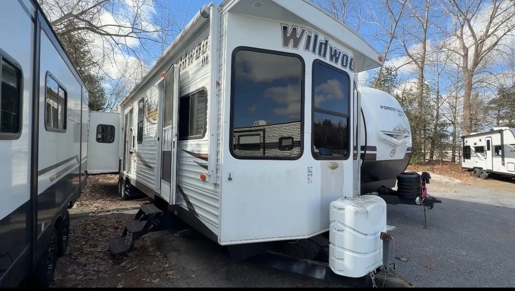 2013 Forest River Wildwood DLX 400RETS - Photo 3