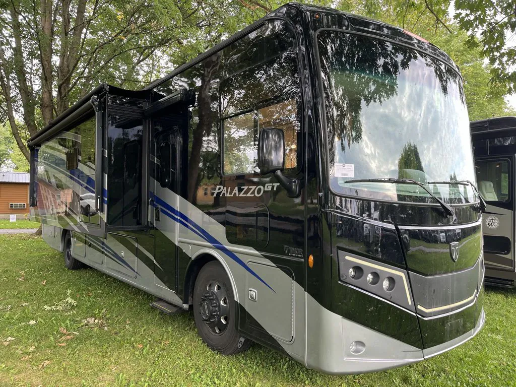 2025 Thor Motor Coach Palazzo GT 37.5 - Photo 2