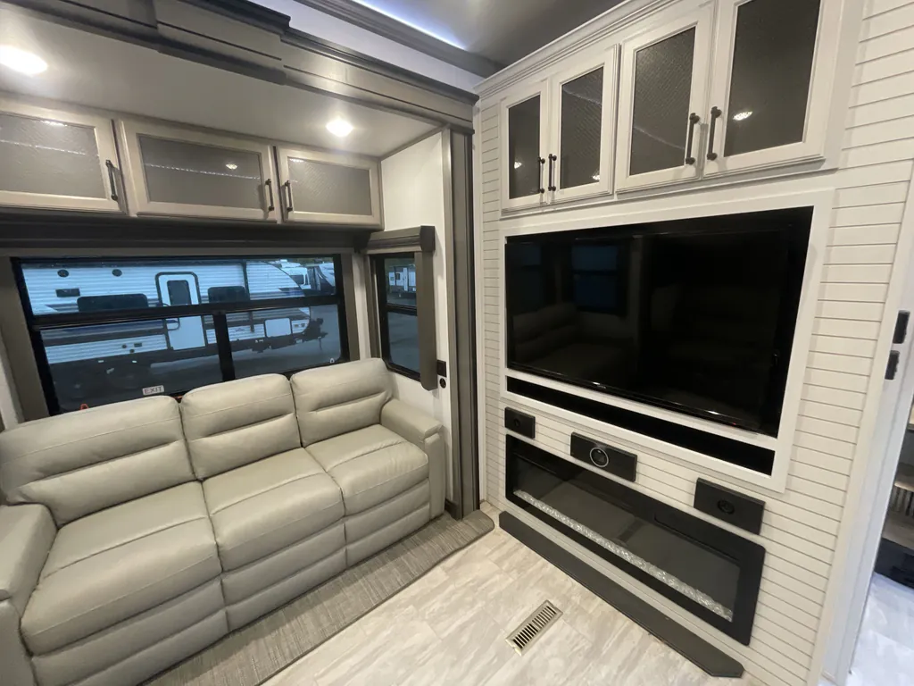 2023 Keystone Montana 3901RK, Photos photo 14
