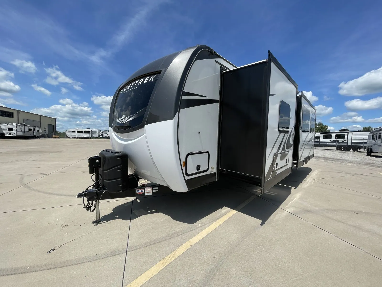 2022 Venture RV SPORTTREK TOURING EDITION 302VRB - Photo 4
