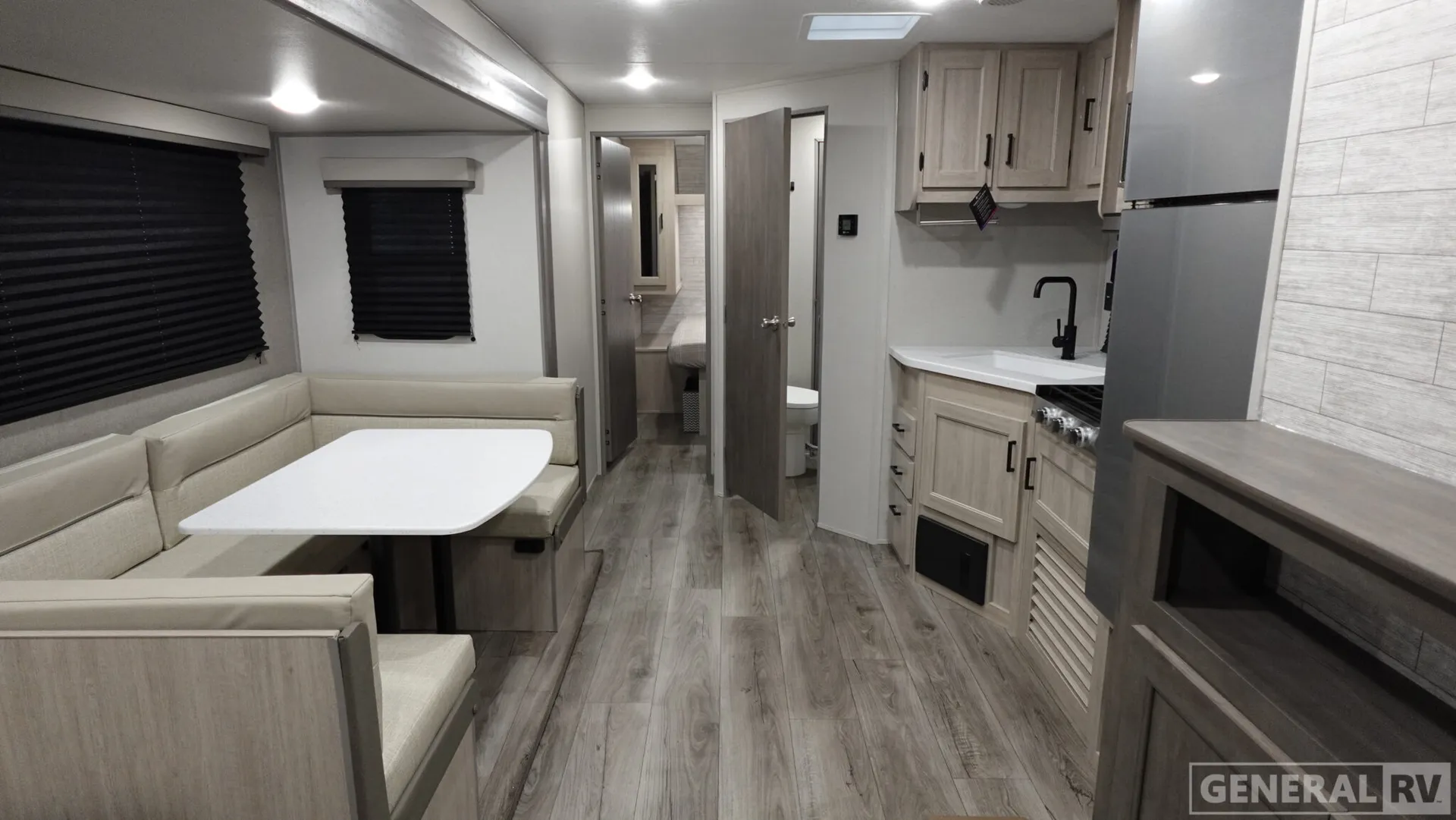 2026 Coachmen Catalina Summit Series 8 281QBUNK - Photo 3