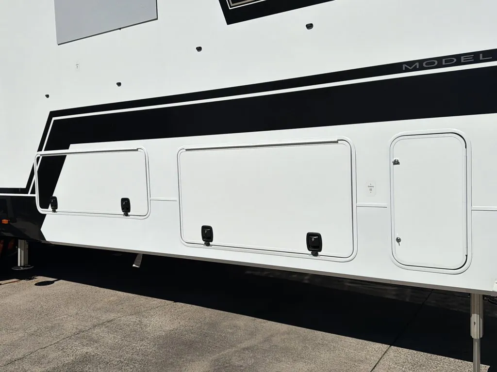 2025 Brinkley Model Z 3610, Photos photo 8