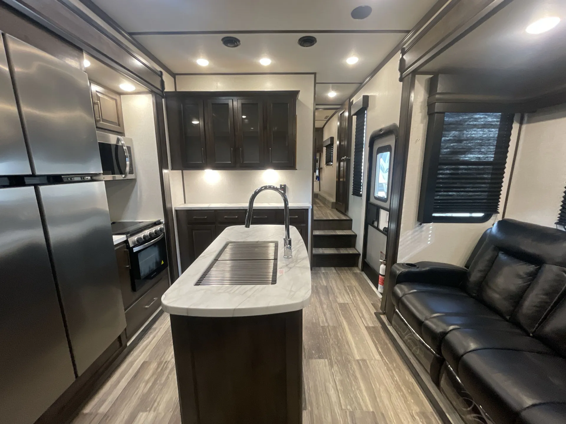 2022 Dutchmen Voltage Triton 3911 — campside