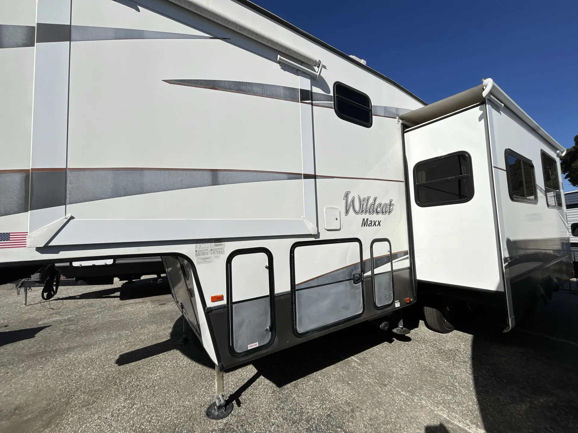 2017 Forest River Wildcat Maxx 282RKX — off campside