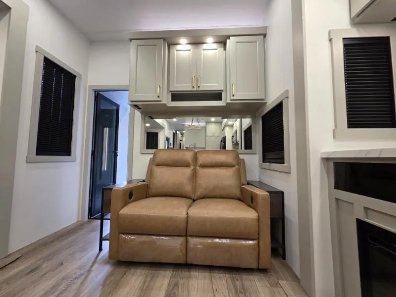 2026 Brinkley Model G 4100, Photos photo 8