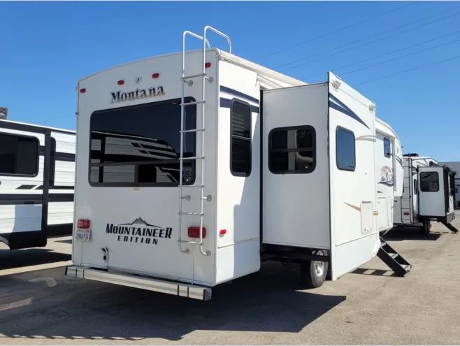 2011 Keystone RV Mountaineer 326RLT - Photo 4