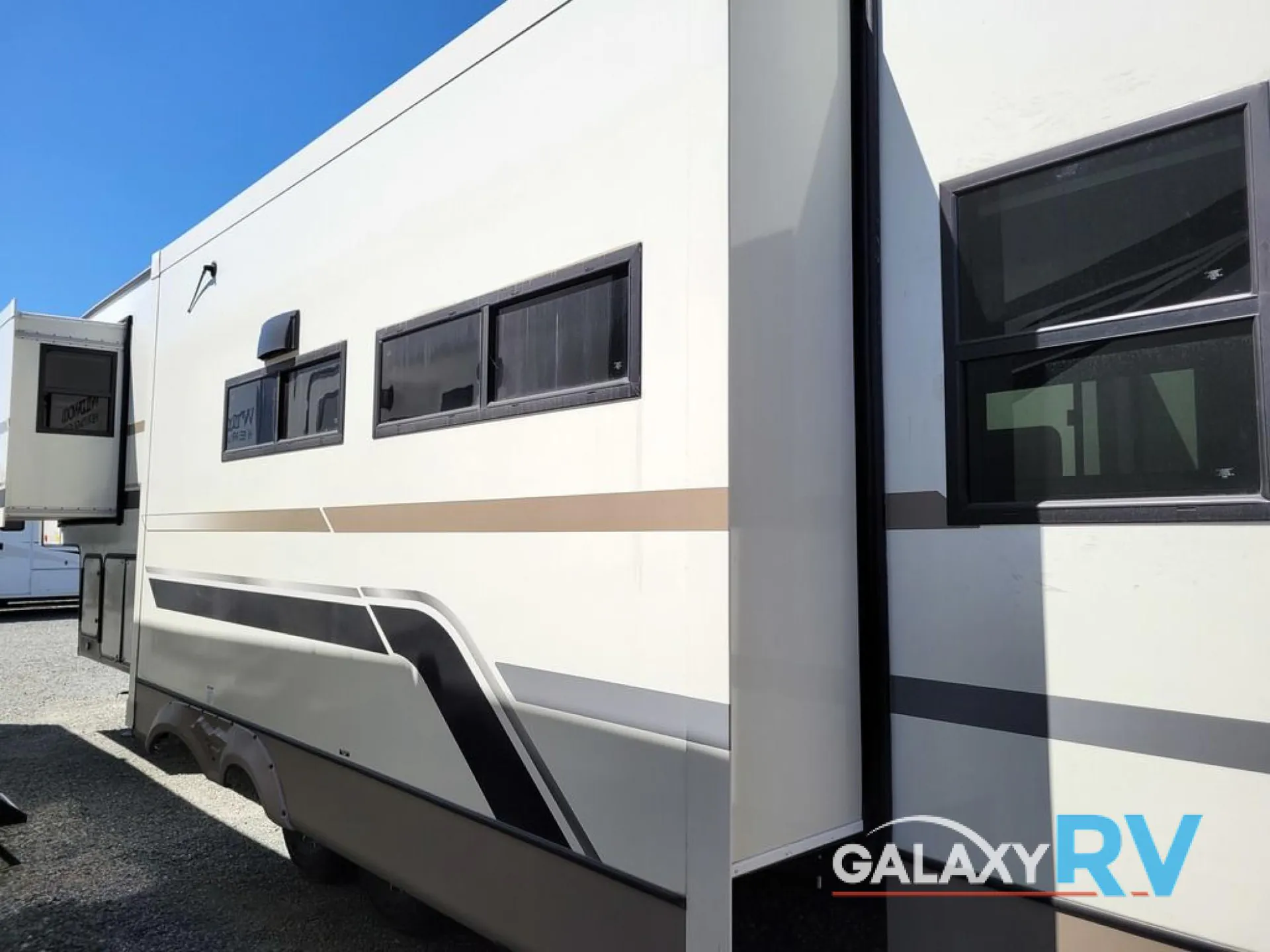 2024 Forest River Wildwood Heritage Glen 325RL - Photo 4