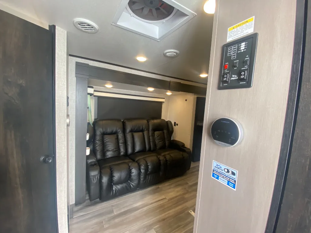 2024 Jayco Jay Feather 24BH - Photo 4