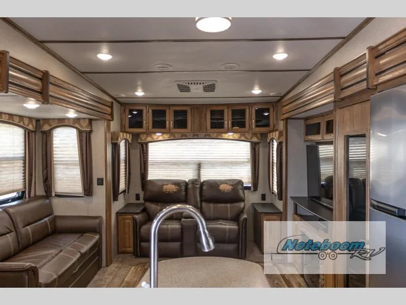 2018 Keystone RV Laredo 355RL - Photo 3