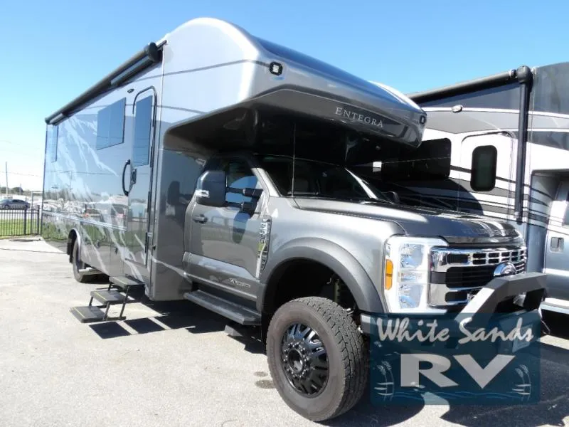 2025 Entegra Coach Accolade XT 32U - Photo 2