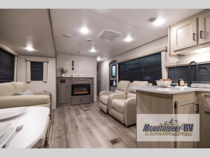 2027 Coachmen Catalina Legacy Edition 283RKS - Photo 4