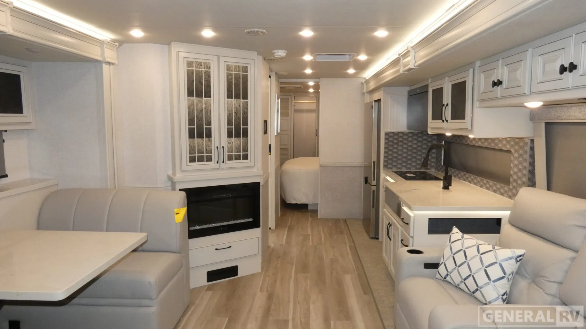 2026 Fleetwood Frontier 33TL - Photo 3