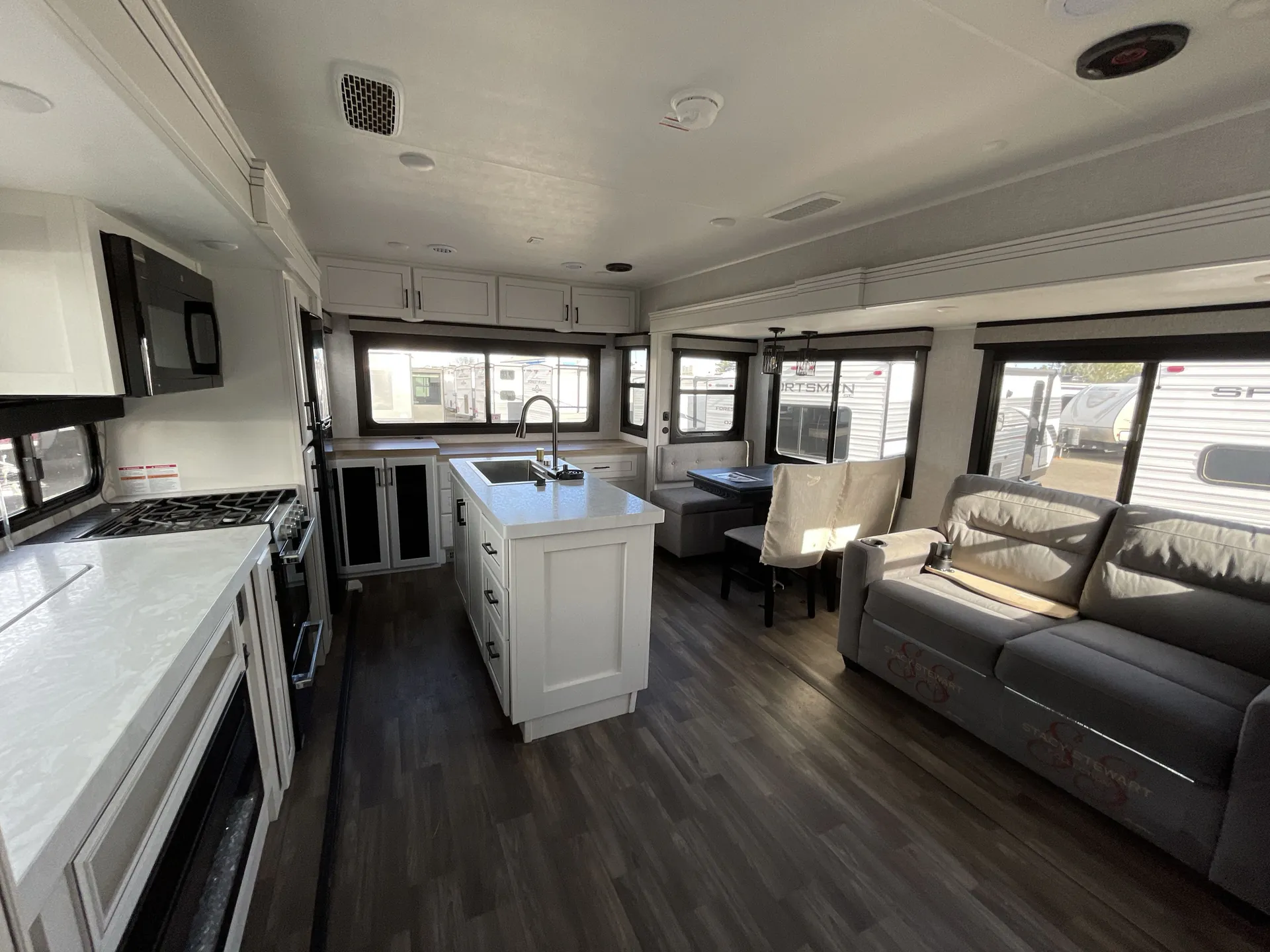 2025 Jayco Eagle HT 320MKTS — living area main