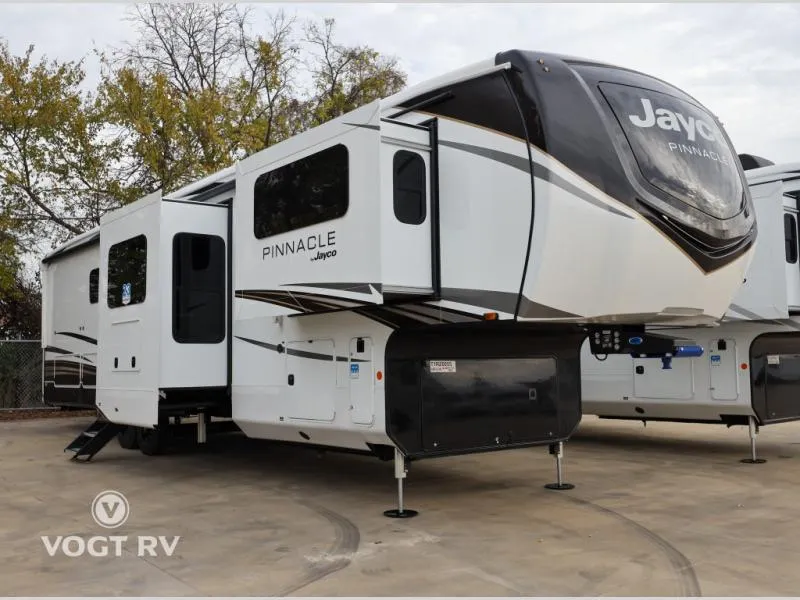 2026 Jayco Pinnacle 39FLOK - Photo 2