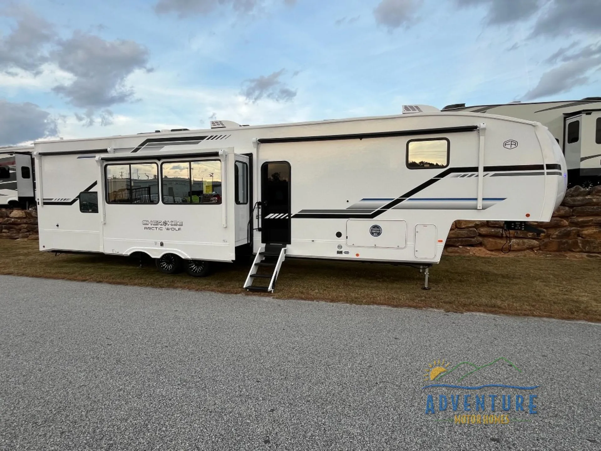 2026 Forest River Cherokee Arctic Wolf 38DST - Photo 2