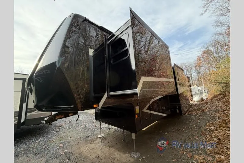 2026 Heartland Cyclone 3913 - Photo 4