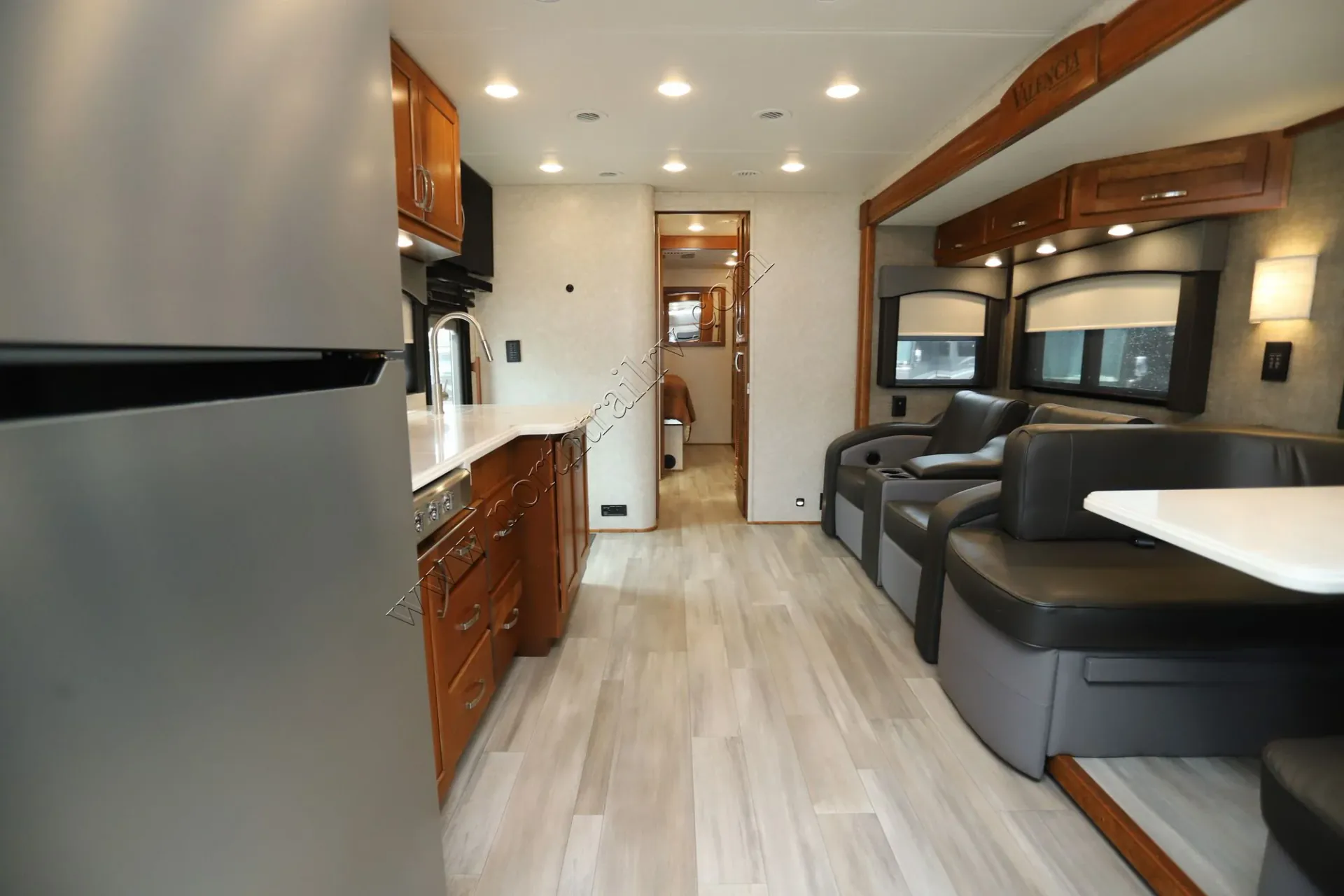 2022 Renegade RV Valencia 35MB - Photo 4